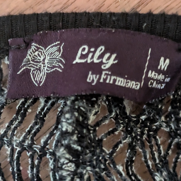 Crocheted Lace Tunic Top with Black Trim and Pocket - Picture 10 of 10